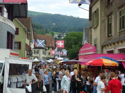 Der Markt in Malters findet dreimal jährlich statt.
Der Frühlings-, Sommer- und Herbstmarkt. Der Sommermarkt ist zusammen mit der Chilbi. 
