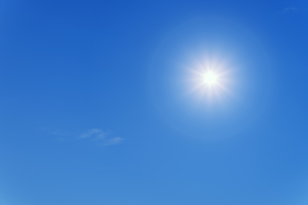 Sonne mit blauem Himmel