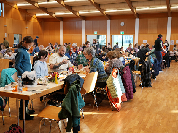 Szene Adventsschmücken 2025