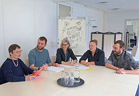 Bild Quartierkoordinatorin in einer Besprechung