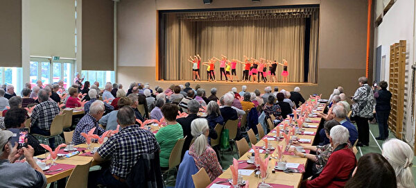 Aufführung im Festsaal Rain.