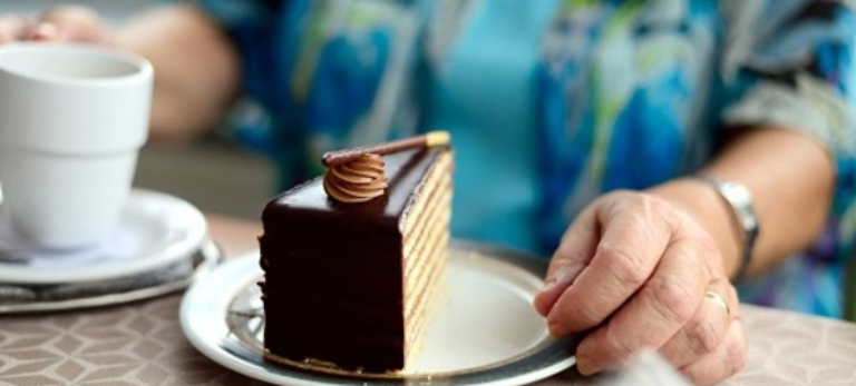 Symbolbild Kaffee und Kuchen.