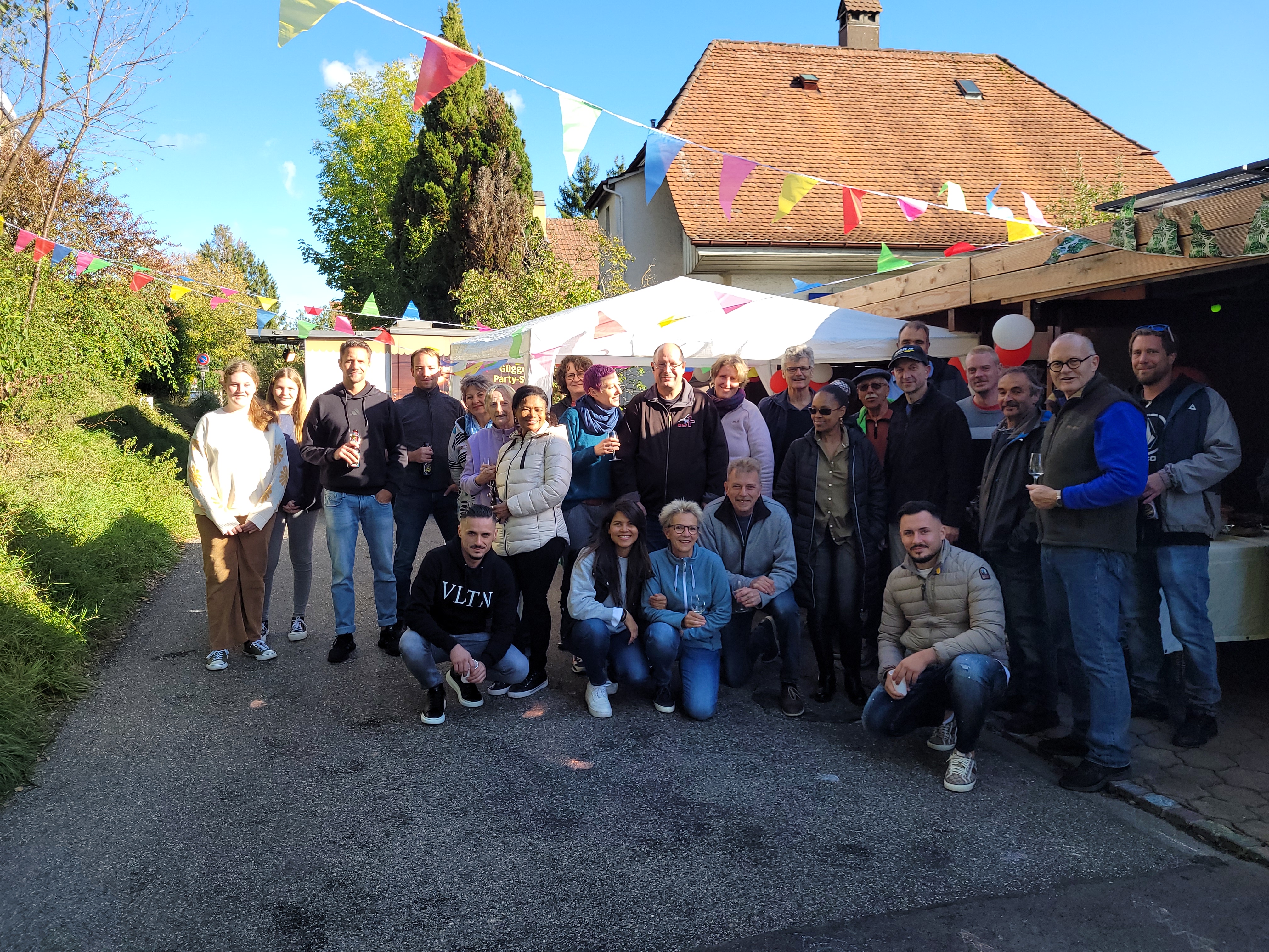 Gruppenbild beim Quartierfest Rosenweg/Worblentalstrasse.