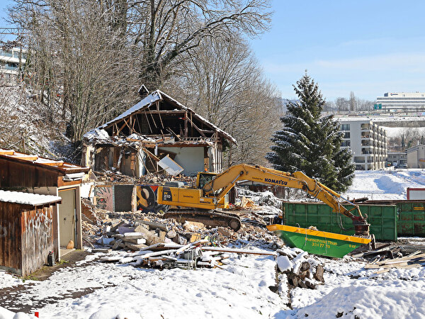 Abbruch der alten Aarehütte.