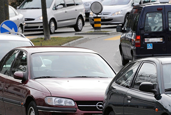 Themenbild zu Strassenverkehr | Parkieren