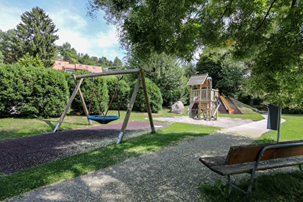 Spielplatz bei der Kirche