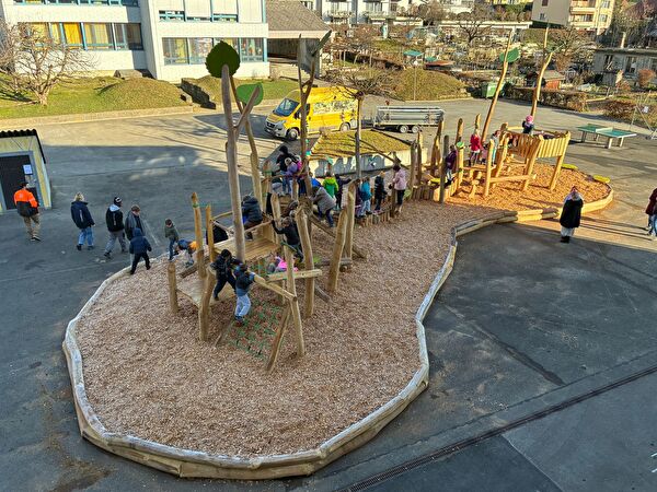 Foto neuer Pausenplatz