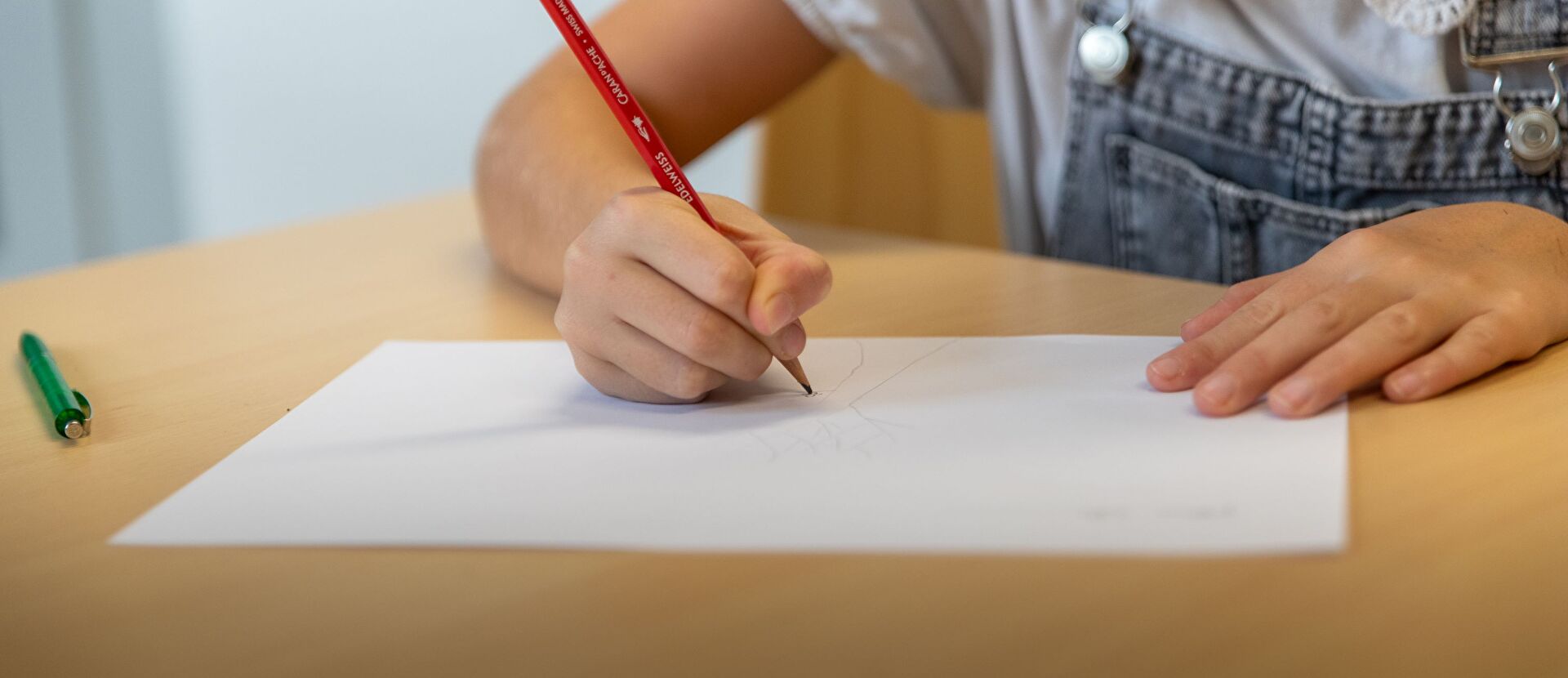 Enfant qui dessine