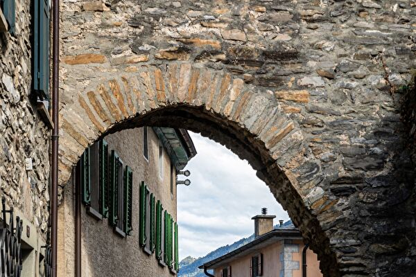 Porte des remparts du bourg