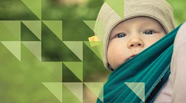 Bild Baby in Tragtuch