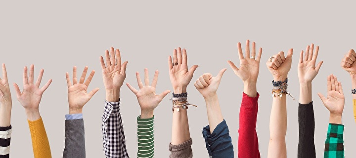 Bild von hochgestreckten Armen