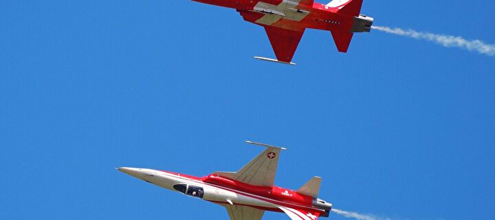 zwei Patrouille Suisse Jets 