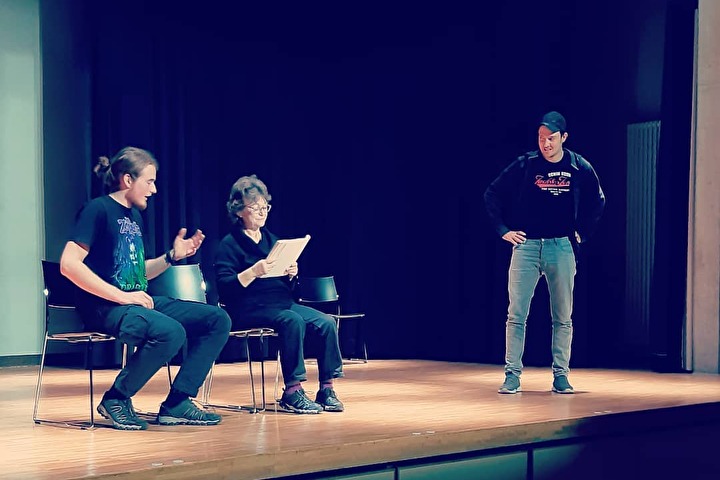 Bild des Theatervereins beim Proben