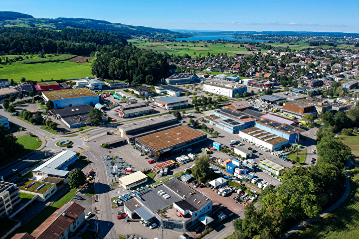 Drohnenaufnahme des Industriequartiers Mönchaltorf