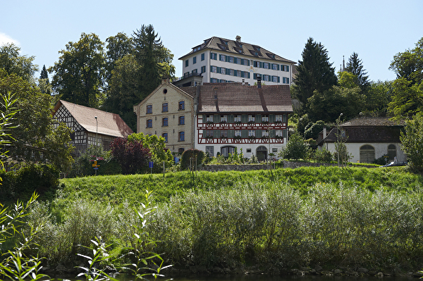 Haldenmühle vorne mit den grünen Fensterläden