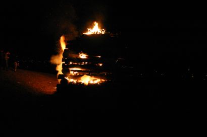Auch in der Mitte fängt es langsam Feuer.