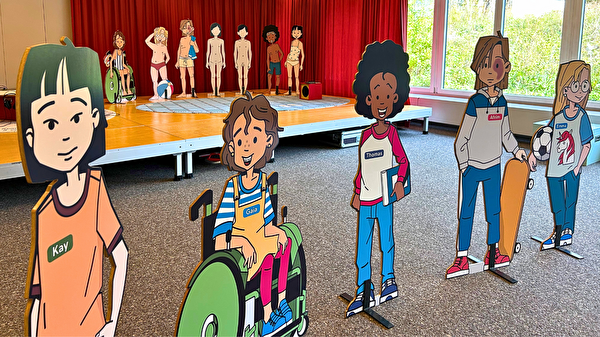 Kinder-Figueren an der Ausstellung in Aesch