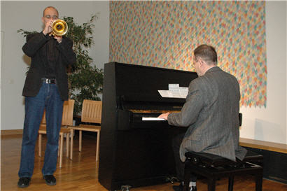 Musikalischer Auftakt mit Andreas Kirschner (Trompete) und Bernhard Stadelmann (Klavier).