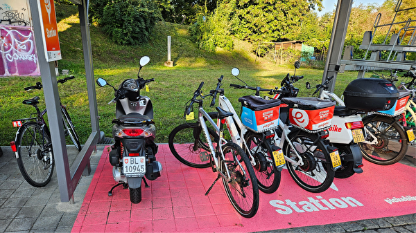 Pick-e-Bike-Abstellfäche beim Bahnhof