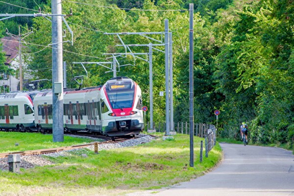 Regionalzug bei Angenstein