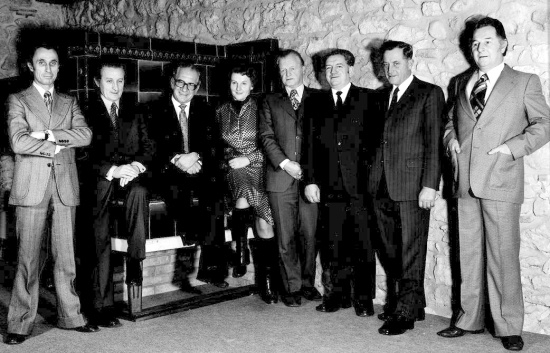 <b>von links nach rechts</b>
Hans Stahl, Ernst Studer, Benno Vogel (Gemeindepräsident), Margrith Meier (erste Frau im Gemeinderat), Werner Huber, Theo Cavegn, Toni Friedrich, Hans Jurt (Gemeindeverwalter)