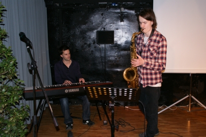 Der Event wird musikalischen umrahmt von Gary Wetz.