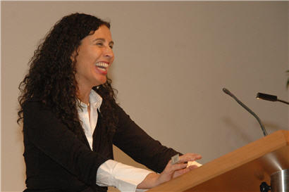 Frau Prof. Dr. Regula Stämpfli in Aktiion.