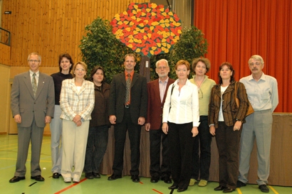 <B>Der neu gewählte Vorstand:</B> (vlnr)
Armin Hauser (Tagespräsident Gründungsversammlung)
<B>Franziska Gerster</B> (Vizepräsidentin), <B>Marianne Hollinger</B> (Vertretung Gemeinderat), 
<B>Isabelle Wipf</B> (Teamleaderin), <B>Raphael Strub</B> (Präsident), 
<B>Werner Häring</B> (Teamleader), <B>Veronique Penski</B> (Teamleaderin), 
<B>Esther Rawyler</B> (Protokoll), <B>Sibylle Piel</B> (Finanzen), 
<B>Rudolf Erb</B> (Teamleader)
es fehlt: <B>Anne-Lise Viquerat</B> (Teamleaderin)