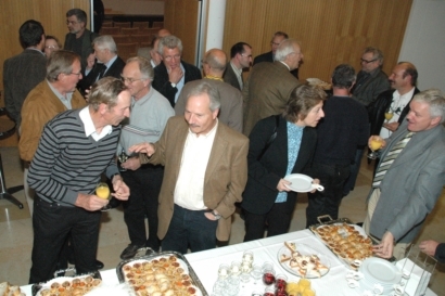 Am Apéro gab es Zeit sich zu unterhalten. 