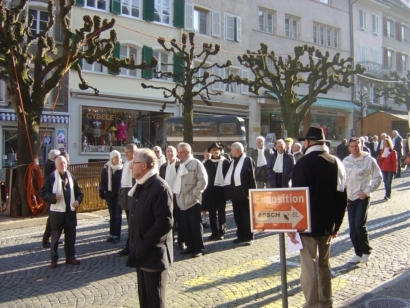 Die Aescher-Delegation mit ihrem Erkennungsmerkmal; dem Aescher-Schal