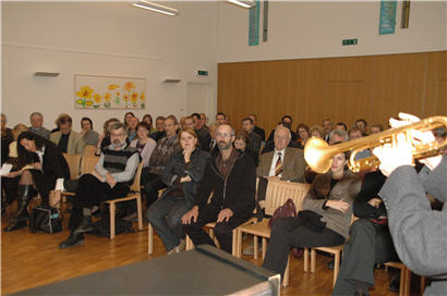 Vollbesetzter Saal im Alterszentrum.