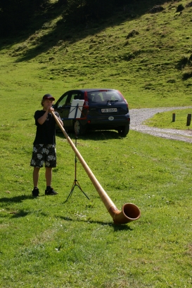Ein Alphorn-Spieler...