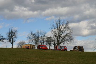 Die Feuerwehr half beim Wiederaufbau am Sonntag tatkräftig mit.