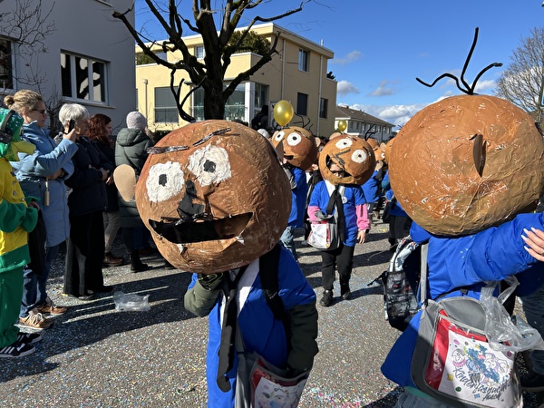 Kinder, verkleidet als Papa Moll