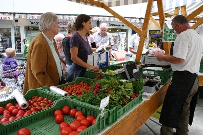Am Stand der Aescher Bio-Bauern gibt es ein saisonales, feines und fast endlos scheinendes Angebot. Hier kauft man gerne!