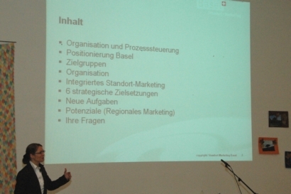 Gekonnt mit einer Power Point-Präsentation durch das Thema Standort-Marketing geführt.