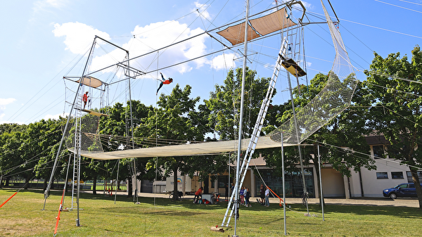 Flugtrapez auf der Aescher Sportanlage Löhrenacker