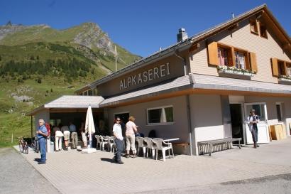 4 Routen konnten bestritten werden. Die Gruppe 4 zum Beispiel besuchte die Käserei auf der Sitlisalp.
