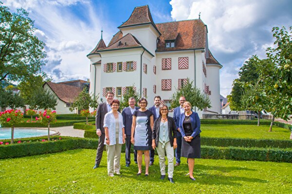 Der Gemeinderat Aesch im Schlosspark