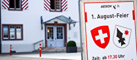 Schloss mit 1. August Plakat