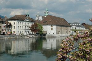 Verschneite Dachlandschaft