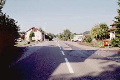Die Hauptstrasse in Hörhausen in Richtung Frauenfeld. 