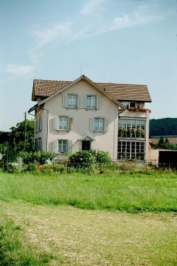Die Liegenschaft Friedau liegt am südlichen Dorfrand von Homburg. Heute sind in dieser Liegenschaft drei Mietwohnungen untergebracht.
