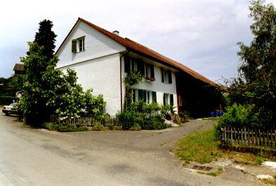 Das stattliche Wohnhaus in Hinterhomburg war früher ein Landwirtschaftsbetrieb. Heute wird der Betrieb nicht mehr aktiv betrieben.