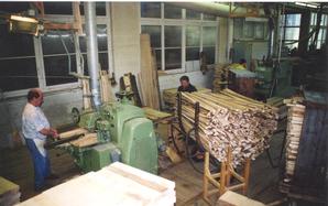 In Bulgen werden bei der Firma Beerli Holzwaren AG unter anderem Besenstiele gefertigt.