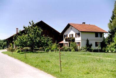 Idyllisch im westlichen Dorfrand von Unterhörstetten liegt der Zelghof.