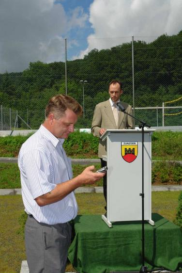 Horst Kenzelmann löst das Glockengeläute 
per SMS aus.