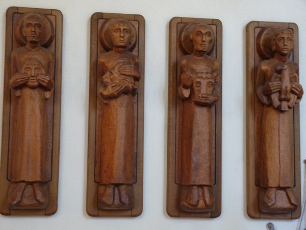 Holzfiguren in der kath. Kirche
