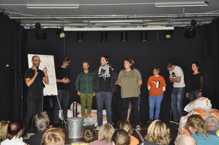 Als Höhepunkt der Kampagne 2013 wurde in der Kulturbeiz seelavie ein Poetry-Slam; übersetzt ein Dichterwettstreit – zum Thema Littering und Güsel durchgeführt. Für einmal wurde nicht mit dem Besen sondern mit Worten gegen Littering gekämpft.