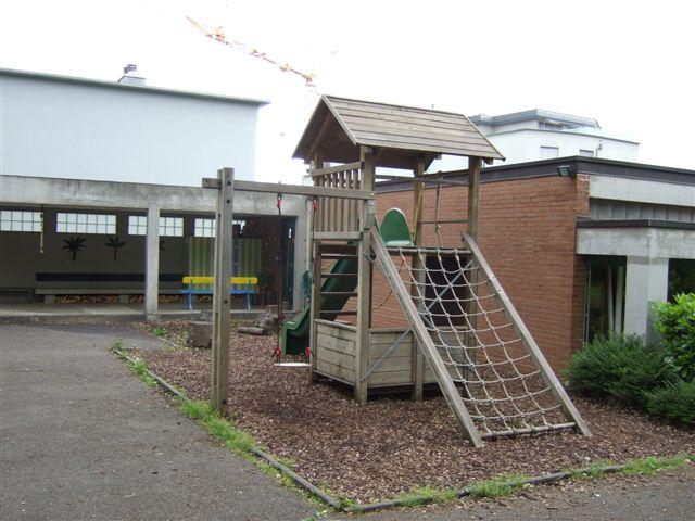 Kindergarten Heubach:

Der Unterstützungsdienst sanierte den Spielplatz des Kindergartens Heubach und brachte ihn auf die neusten Sicherheitsstandards.